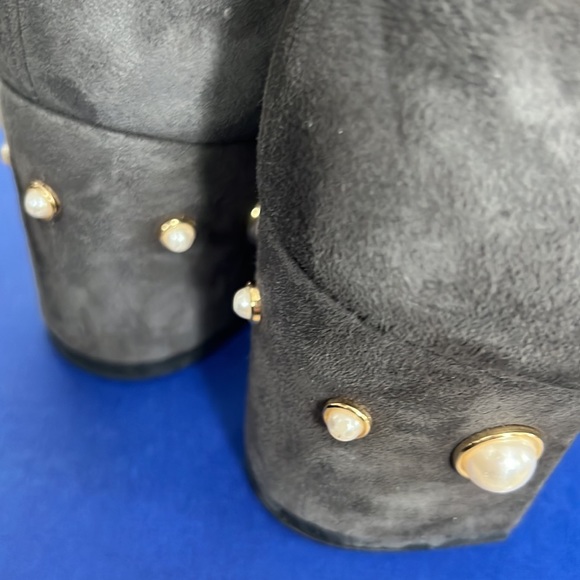 Stuart Weitzman Siggy 60 Pearl Suede Bootie size 10, slate grey - Picture 9 of 9